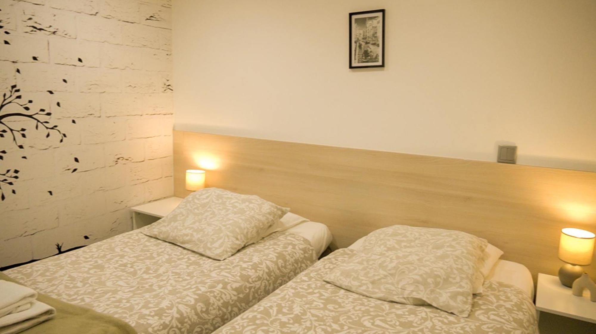 Appartement 1-4 Pers - Aeroport Cdg, Parc Expo, Villepinte - A L'Ombre Du Pin "9" Le Pin  Dış mekan fotoğraf